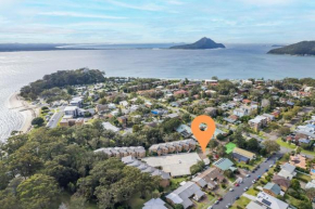 Bay Parklands 32 fantastic unit with air conditioning pool tennis court and spa